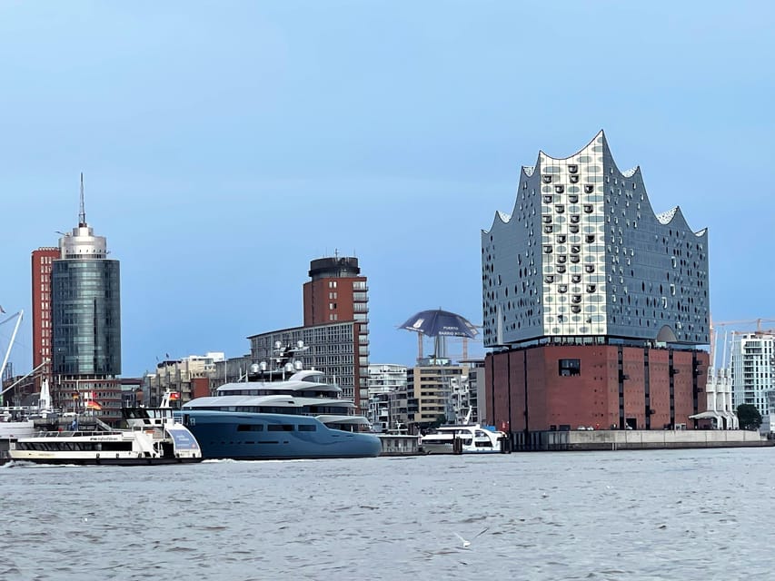 Free Tour: Port, Red Light District and Beatles. You decide how much to pay at the end - Key takeaways before you go