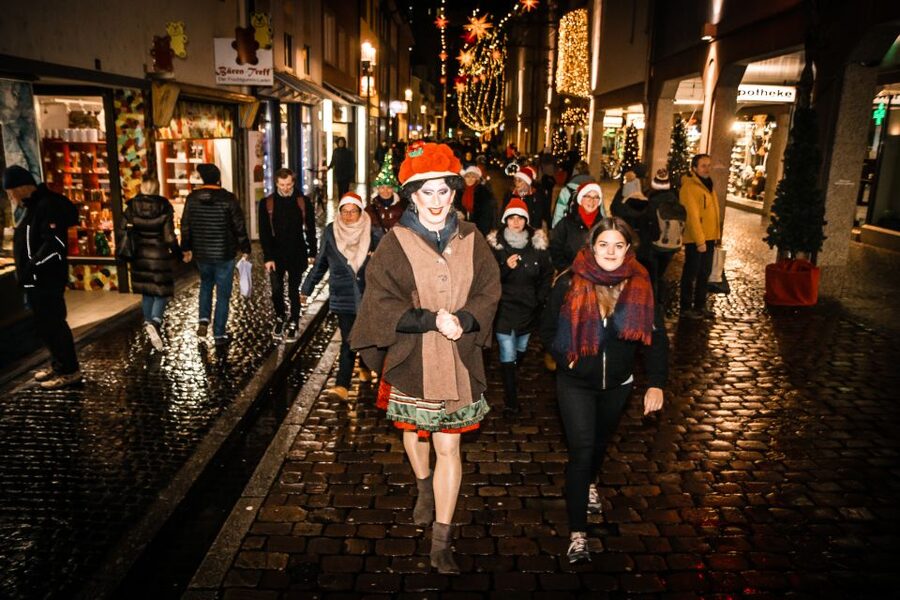 Freiburg: Christmas Tour with Drag Queen Betty BBQ - The punch and mulled wine jokes that also teach you how locals think