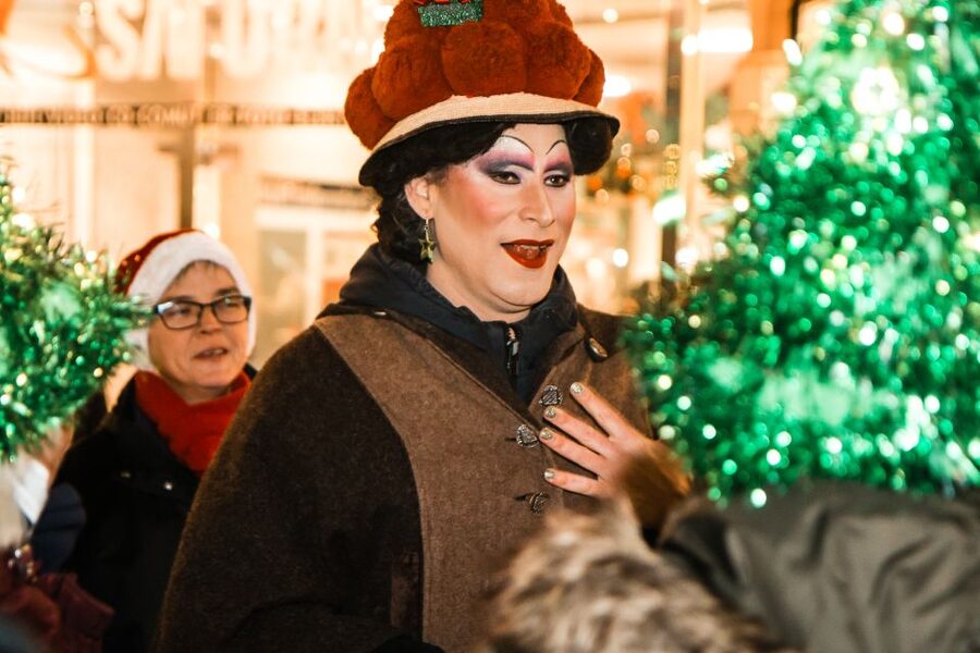 Freiburg: Christmas Tour with Drag Queen Betty BBQ - Walking the old town with Betty BBQ: what the experience feels like