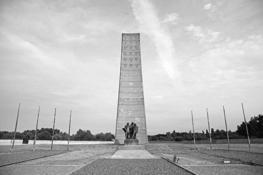 From Berlin: Licensed Sachsenhausen Tour with max. 15 people - Small-Group Sachsenhausen: What Max 15 Really Changes