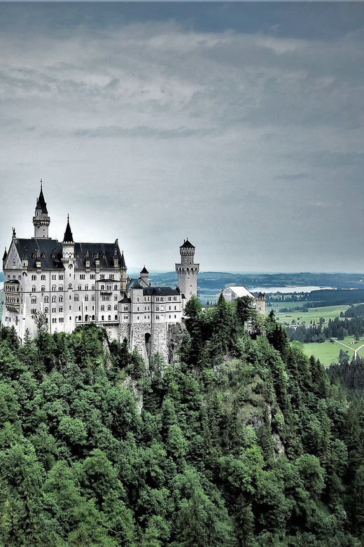 From Füssen: Neuschwanstein & Linderhof Castles Private Tour - Neuschwanstein Castle: guided storytelling plus real entry logistics