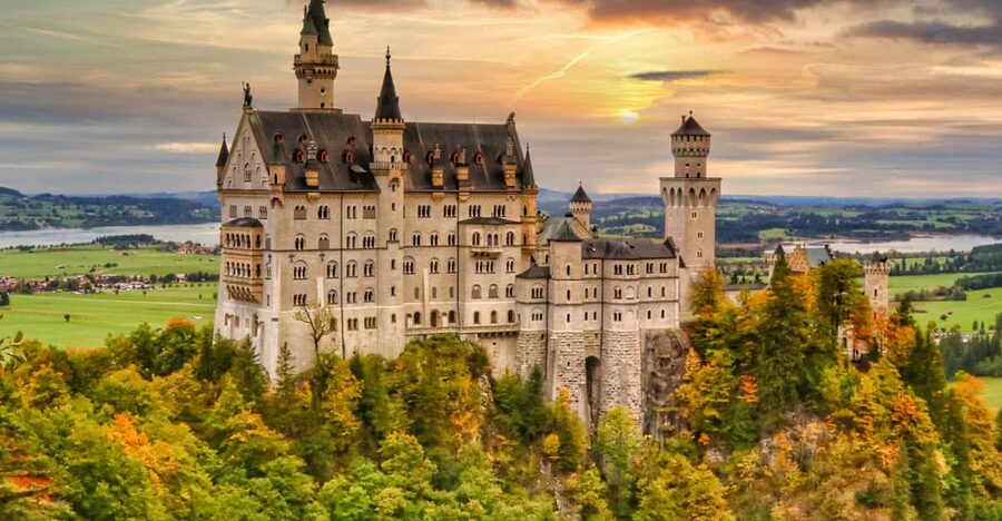 From Füssen: Neuschwanstein & Linderhof Castles Private Tour - Oberammergau: a village break that is more than a lunch stop