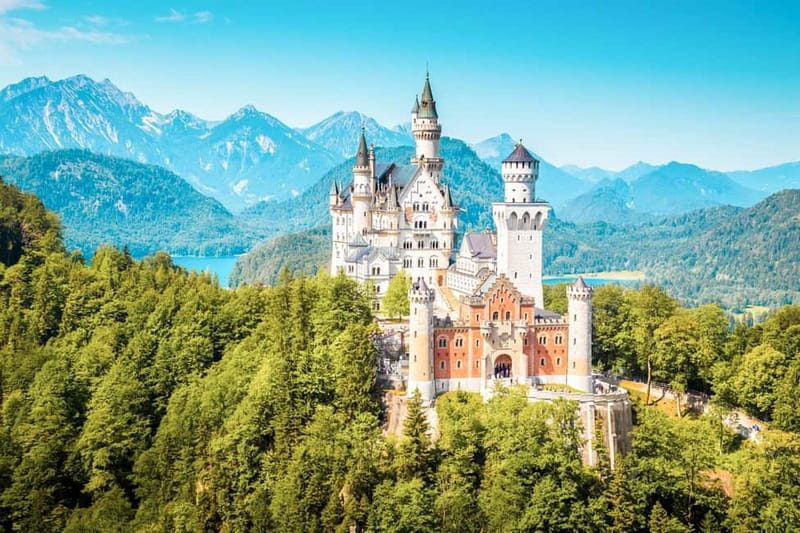 From Munich: Premium Neuschwanstein Castle & Linderhof Tour - How the Luxury Bus Makes the Long Day Feel Easier