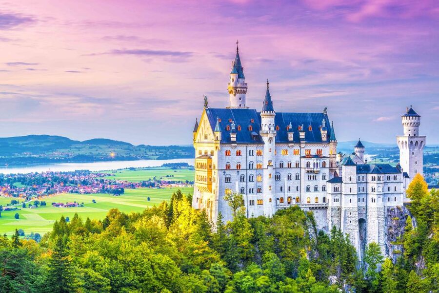 From Munich: Trip to Neuschwanstein & Linderhof in Spanish - Munich to Bavaria’s palaces, and why the timing feels right