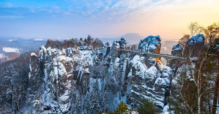From Prague: Saxony and Bohemian Switzerland Walking Tour - Guides, languages, and what you gain from a local English-speaking pro