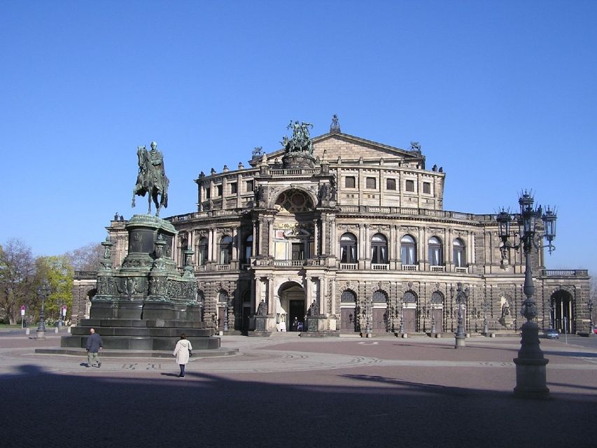 Full day Tour to Dresden with Zwinger visit from Prague - Guides, languages, and group dynamics that affect your day