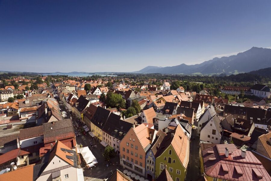Füssen: Old Town Guided Walking Tour in German - The Franciscan Monastery, Bleichertörle, and Lechuferweg: details you can actually feel
