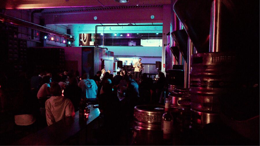 GET UP Comedy in Hamburg - Life is too short not to laugh! - What two hours of stand-up feels like in practice