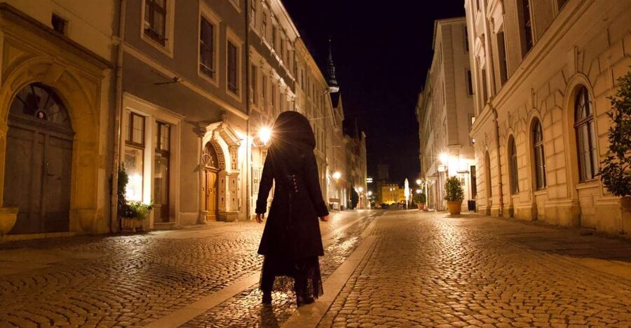 Görlitz: Ghosts and Spooky Historical Night Walking Tour - Backstreets after dark, guided by an old city map