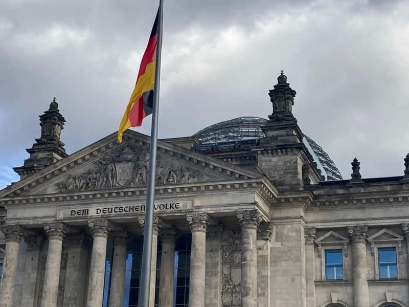 Guided Insider Tour Government and Parliament District - Should you book this tour?