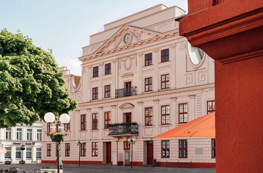 Güstrow: Guided tour of the historic city center - First stop: meeting at Güstrow Information