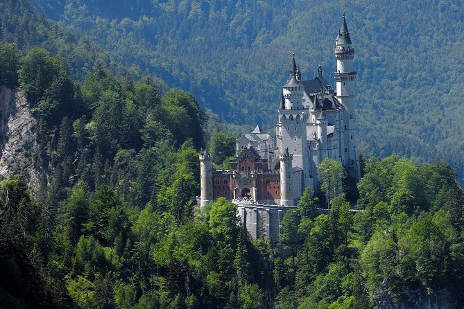 Half day- from Fussen to Neuschwansteincastle & Linderhof castle - Meeting point and shared transfer, the stuff that makes or breaks the day