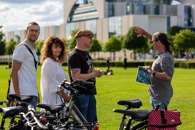 Half-Day Guided Bike Tour of Central Berlin's Highlights - Brandenburg Gate: the stop is short, the meaning is not