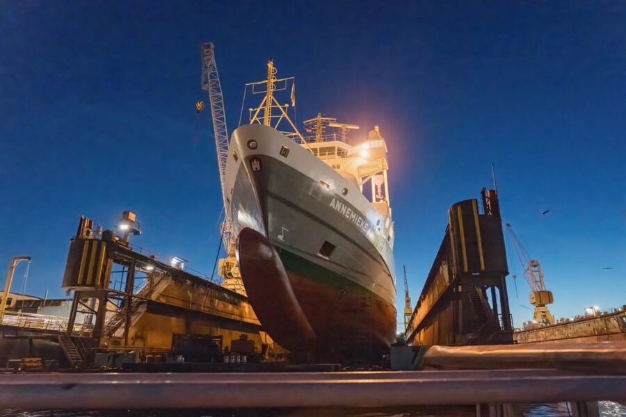 Hamburg: 1.5-Hour Evening Lights Harbour Cruise on a Ship - Key highlights you will remember from Hamburg Harbor at night