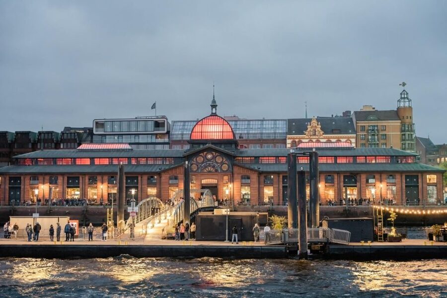 Hamburg: 1.5-Hour Evening Lights Harbour Cruise on a Ship - Should you book this Hamburg evening lights harbor cruise?