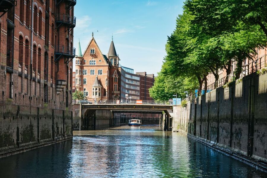 Hamburg: 1.5-Hour Harbor and Speicherstadt Day Cruise - German live commentary plus the audio app: how to enjoy it anyway