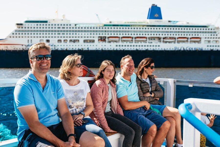 Hamburg: 1.5-Hour Harbor and Speicherstadt Day Cruise - Elbphilharmonie pier stop, Westfield Center Hamburg, and how to use the downtime