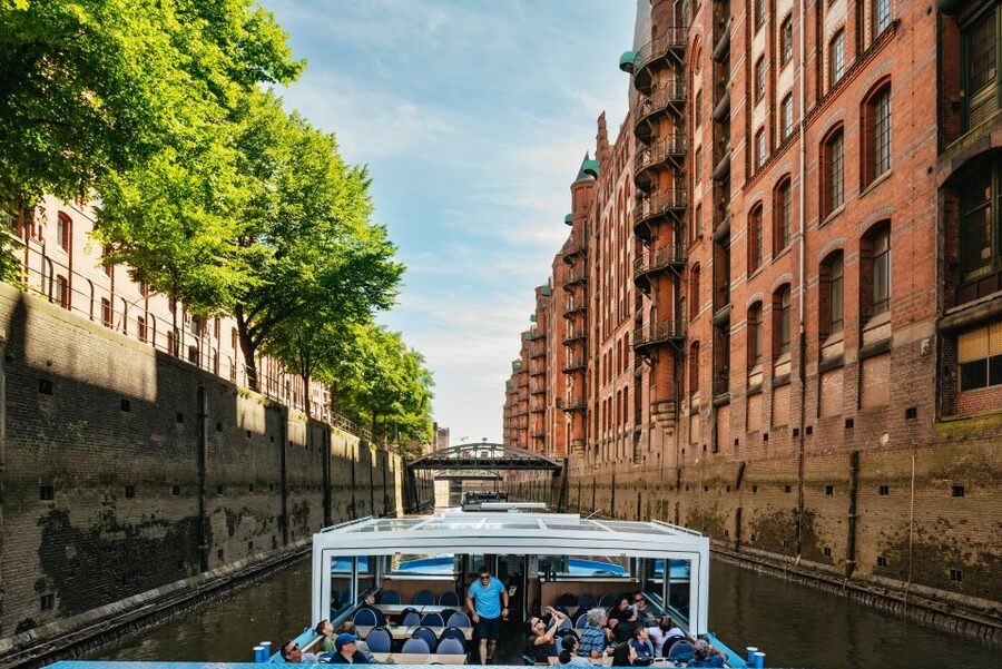 Hamburg: 1.5-Hour Harbor and Speicherstadt Day Cruise - Getting to Überseebrücke and boarding the right boat