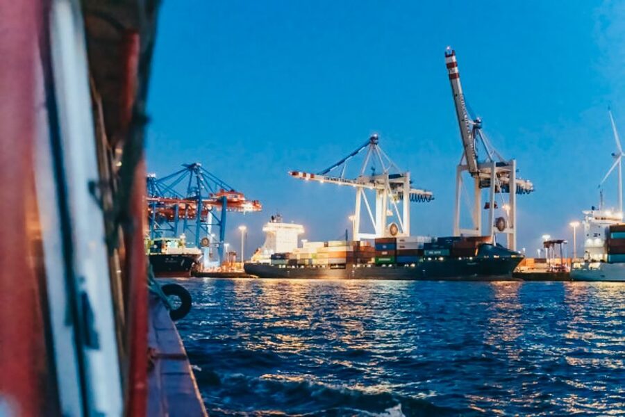 Hamburg: 1.5h Grand Harbor Evening Lights Cruise - What to bring for a comfortable evening on the water