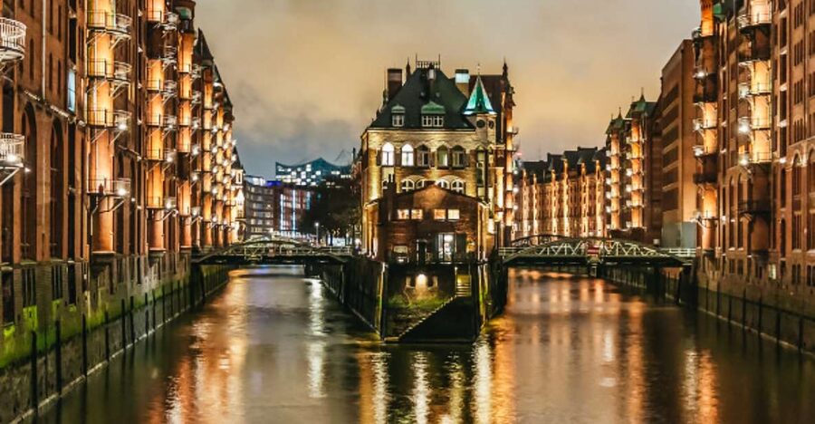 Hamburg: 1.5h Grand Harbor Evening Lights Cruise - Gliding past Hamburg’s icons, including Elbphilharmonie at night