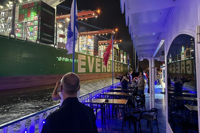Hamburg: 1-hour evening light cruise - Blohm & Voss shipyard and the historic tunnel under the Elbe