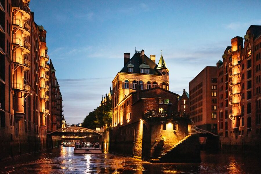 Hamburg: 1-Hour Harbor Evening Lights Cruise - Meeting at St. Pauli Landungsbrücken, Bridge 4 (and what to do if signage seems chaotic)
