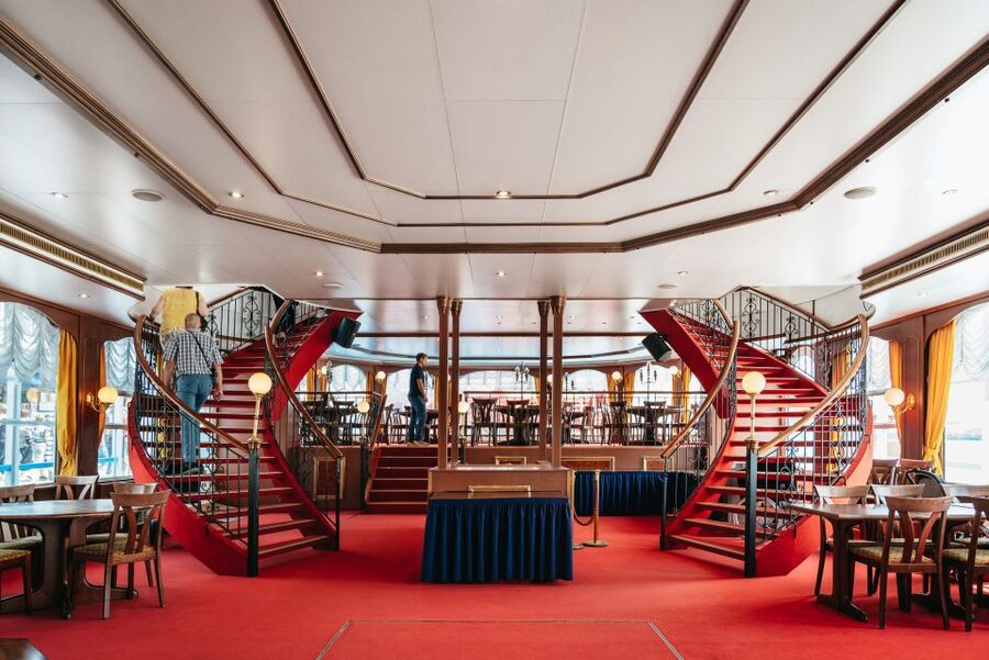 Hamburg: 1-Hour Harbor Sightseeing Cruise with HafenCity - Getting aboard at St. Pauli, and why the pier matters