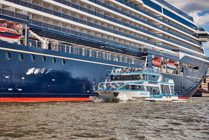 Hamburg: 1-hour harbor tour - The tunnel under the Elbe, and the Hamburg theater viewing moment