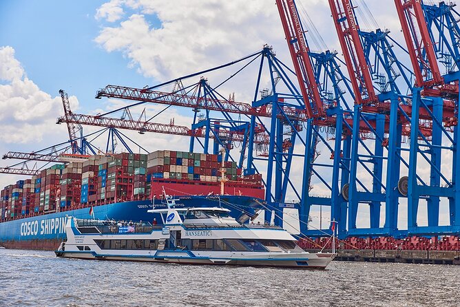 Hamburg: 1-hour harbor tour - Language reality check: German live narration, English via RainerAbicht app