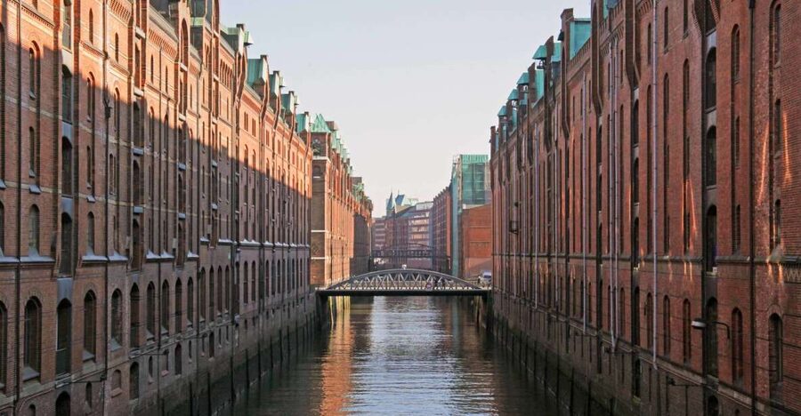 Hamburg: 2.5-Hour Discovery Tour - Rathaus and the “official face” of Hamburg