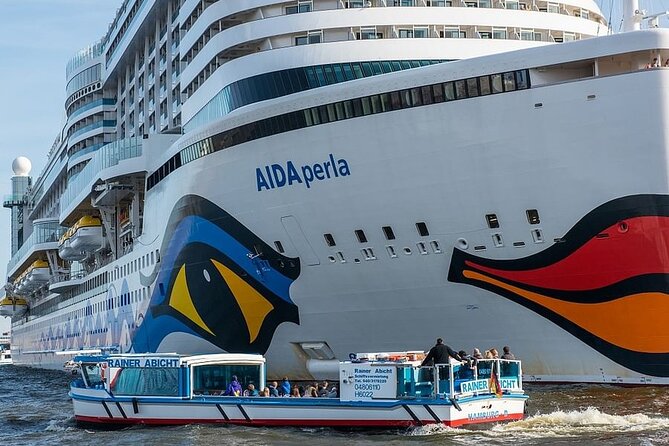 Hamburg 2-hour harbor tour on the beautiful Elbe - Audio and headphones: German live guide, English app