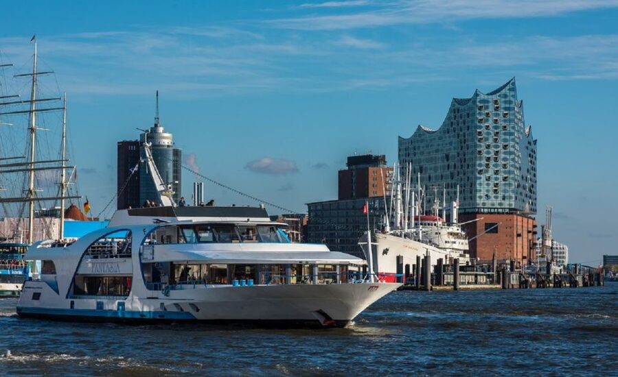Hamburg: 2-Hour Sightseeing Cruise to Blankenese - Getting There at Landungsbrücken, Bridge 1 (and Why It Matters)
