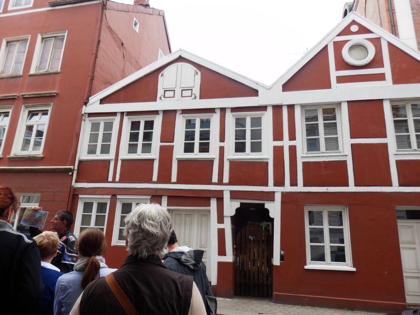 Hamburg: 2-Hour St. Georg Walking Tour - Starting at Trinity Church, then easing into Lange Reihe