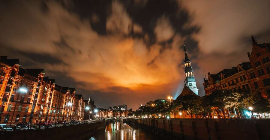 Hamburg: 90-Minute Evening Lights Harbor Cruise - The cruise route: Speicherstadt plus the illuminated container terminals