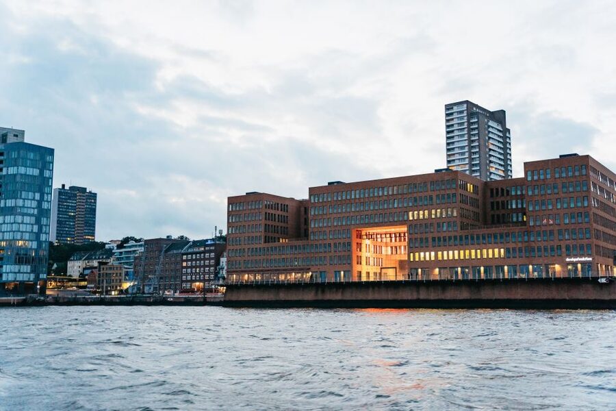 Hamburg: 90-Minute Evening Lights Harbor Cruise - Why the German captain commentary still works