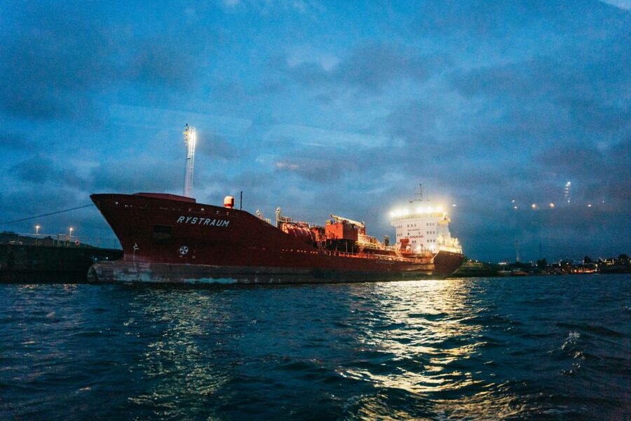 Hamburg: 90-Minute Evening Lights Harbor Cruise - Drinks onboard: plan for cash if you want a beer or soda