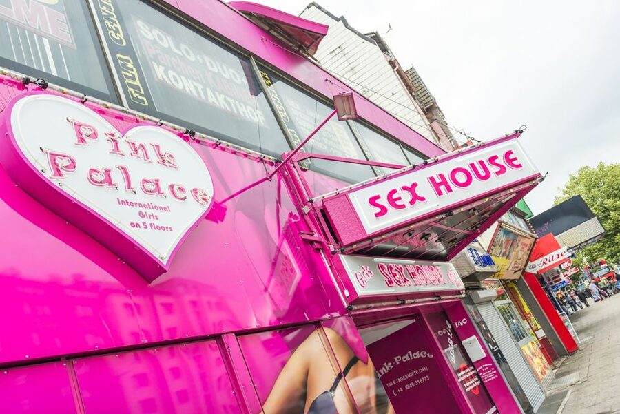 Hamburg: Adults Only Reeperbahn Tour - Key moments you should care about