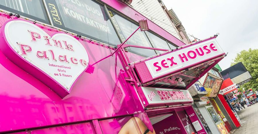Hamburg: Adults Only Reeperbahn Tour - Why this Reeperbahn tour feels different than a random walk