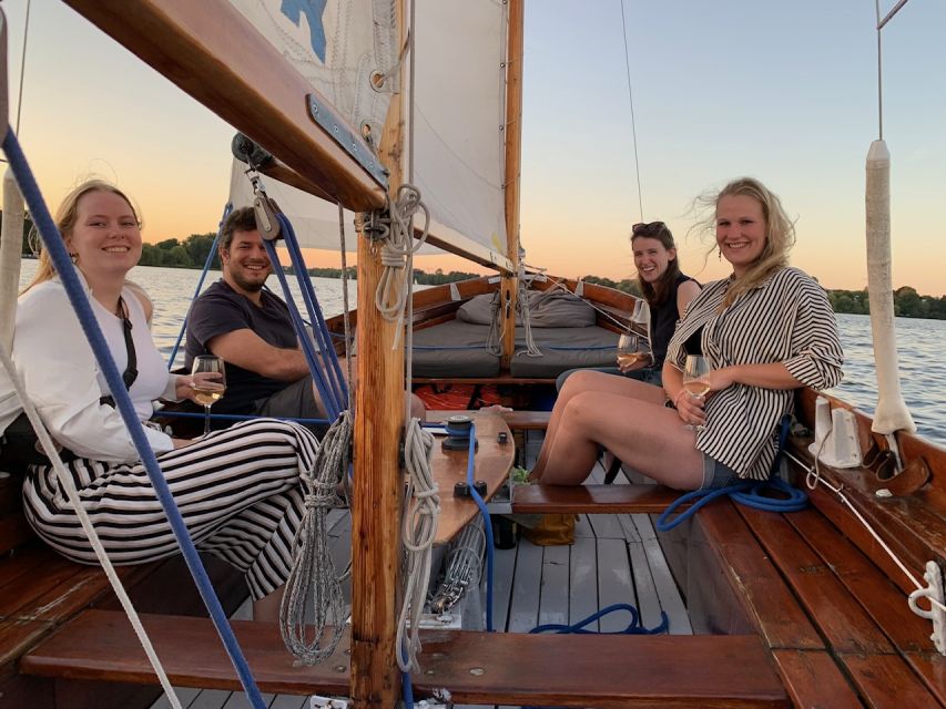 Hamburg: Alster River Sailboat Tour with Sundowner - The 60-Minute Flow: What Actually Happens on the Sail