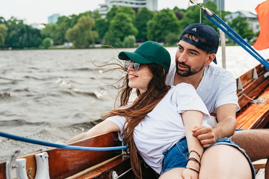 Hamburg: Alster River Sailing Tour on a 2-Masted Sailboat - Clothing, Comfort, and What You Should Actually Bring