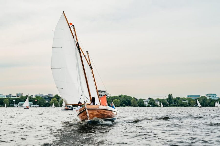 Hamburg: Alster River Sailing Tour on a 2-Masted Sailboat - FAQ