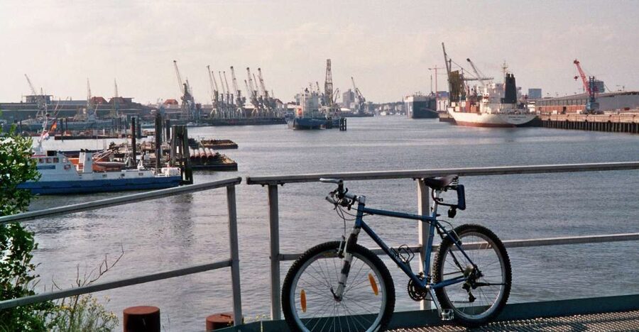 Hamburg: Bike Tour of the Speicherstadt & Old Harbor - Meeting Point at the University of Hamburg: Quick Start, Clear Direction