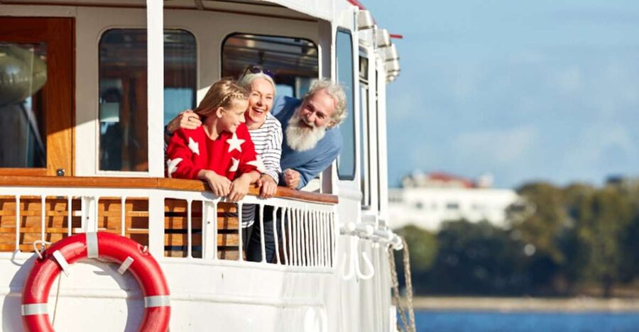 Hamburg: City Cruise on Alster Lake - The White Alster Steamers are the easiest Hamburg “orientation hack”