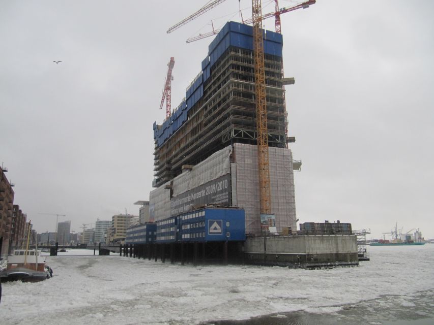 Hamburg: City Tour by Bike with Elbphilharmonie - Außenalster to Binnenalster: the panorama you actually want to see