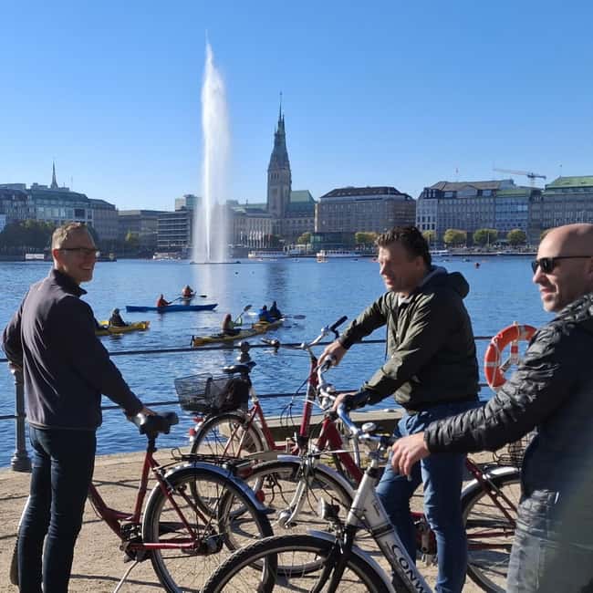 Hamburg: City Tour by Bike with Elbphilharmonie - HafenCity and Elbphilharmonie: modern architecture with a point of view