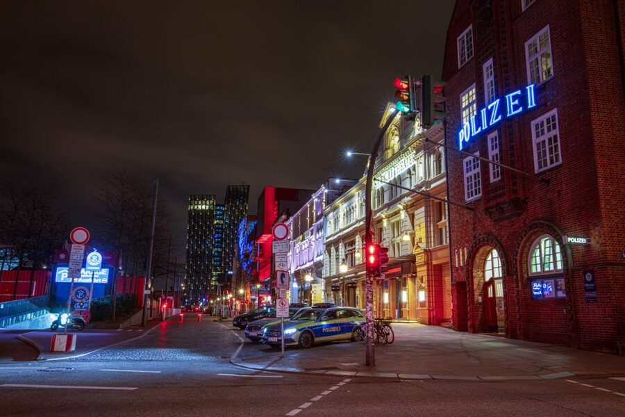 Hamburg Combi: 1,5h Evening Cruise & 2h Reeperbahn Tour - Who this Hamburg combi ticket suits best