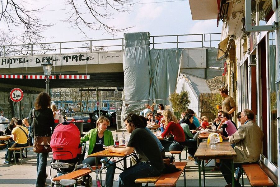 Hamburg: Downtown, Alster & Creative Neighborhoods by Bike - Karolinenviertel and St. Pauli, where the streets do the talking