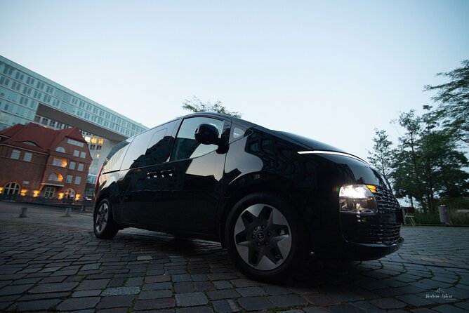 Hamburg Driverguide 4 hrs. - max. 7 persons - Price and value for a half-day with a real driverguide