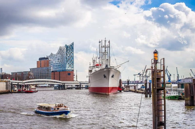 Hamburg: Grand Harbor Tour by Traditional Barge - Elbe Beach and the Fish Market: Quick Glimpses With Local Flavor
