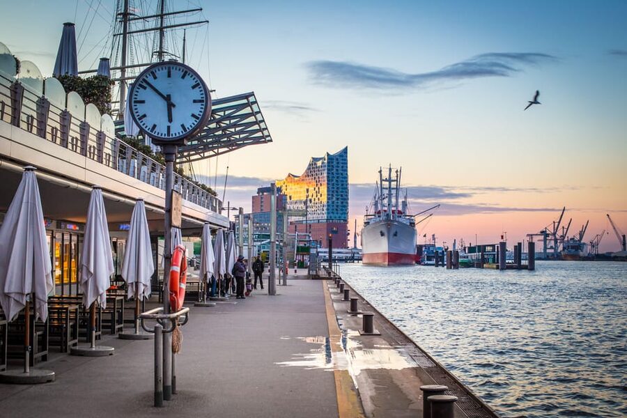 Hamburg: Guided Bike Tour - Old Hamburg canals and St. Michael’s Church detour